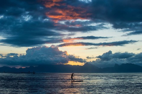 Silhouette of a stand up paddler