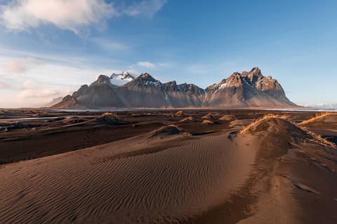 Evening atmosphere at the long lava beach