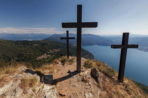 Crosses on Monte Morissolo