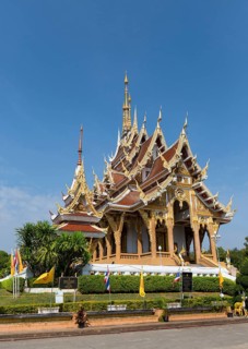 Saint Bot of Wat Pa Saeng Arun