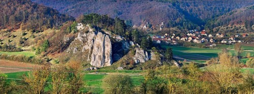 Rock group Burgsteinfelsen with the village of Breitenfurt in the Altmuhltal nature park Park