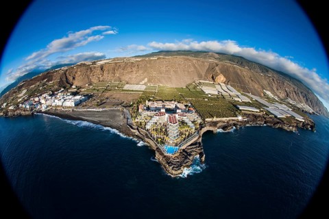 Puerto Naos with bathing beach