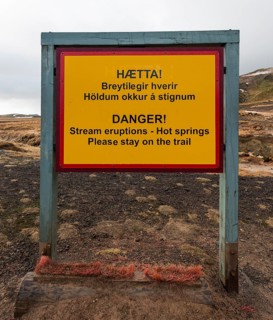 Warning sign in Icelandic and English