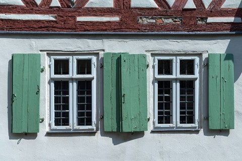 Latticed windows at the former synagogue of 1687