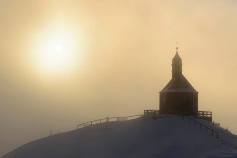 Wallbergkircherl in Wolken