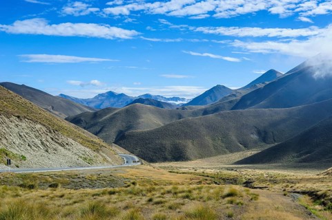 Mountain landscape with highway around the Lindis pass