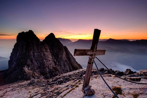 Summit cross of the third Watzmannkind in front of first and second Watzmannkind