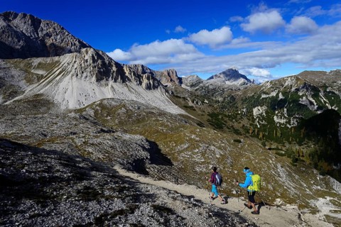 Female hikers in front of the Grosser Rosskopf