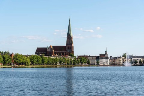 View over the Pfaffenteich to the cathedral