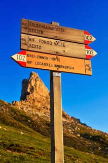 Signpost at the Three Peaks of Lavaredo mountain hut in front of the summit Toblinger Knoten