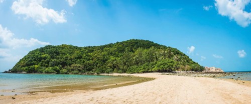 View from Mae Haad Beach to idyllic bay with white sandy beach of the island Ko Ma