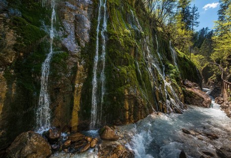 Small waterfalls and Wimbach in the Wimbach Ravine