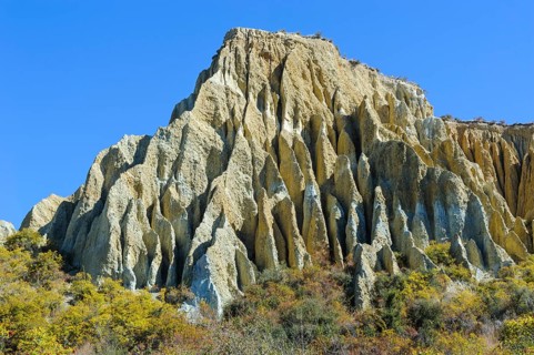 Huge sharp pinnacles of the Omarama clay cliffs