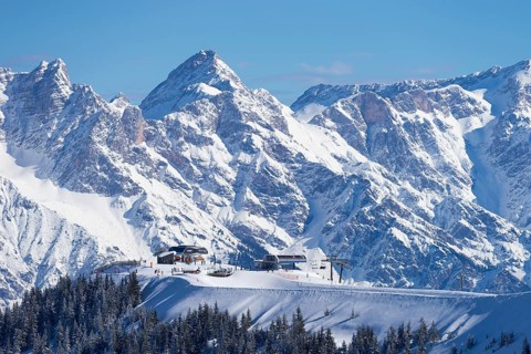 Schonfeldspitze in winter with chairlift at Kleinen Asitz