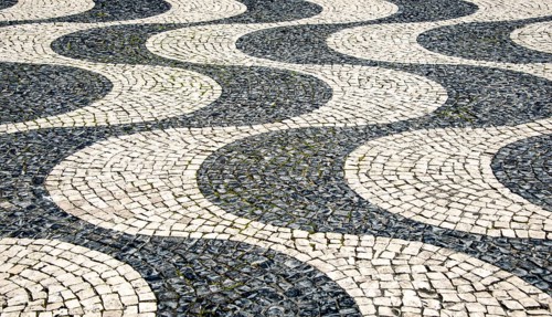 Black and white undulating plaster motif