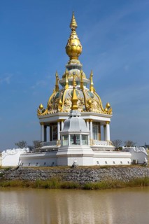 Pond in front of Maha Rattana Chedi of Wat Thung Setthi