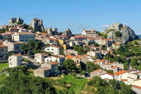View of mountain village on rock Morg Caraceni