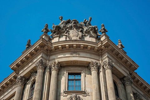 Gable with decorative figures