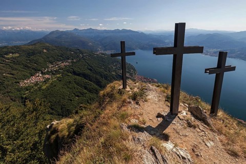 Crosses on Monte Morissolo