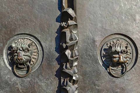 Lion heads as door knockers at the entrance portal of the Lorenzkirche
