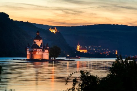 Pfalzgrafenstein Castle in front of Oberwesel with Liebfrauenkirche and Schonburg Castle