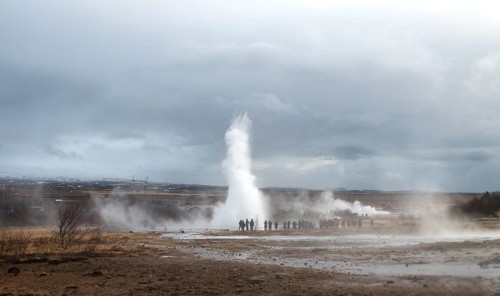 People watching the eruption of Geysir Strokkur