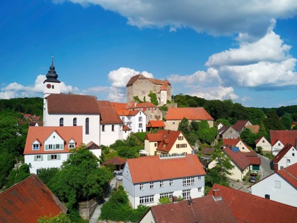 Town view with Church of Saint Matthew and Hiltpoltstein Castle