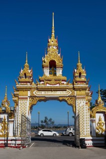 Gilded entrance gate to Wat Mahathat Temple