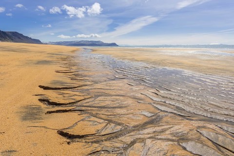 Sand structure with ripple at low tide