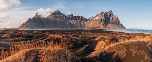 Evening atmosphere at the long lava beach