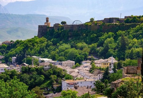 Qafa e Pazarit bazaar district and castle