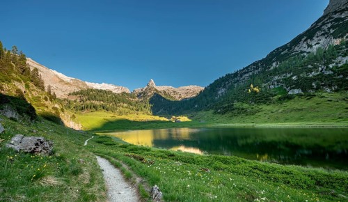 Path around the lake Funtensee