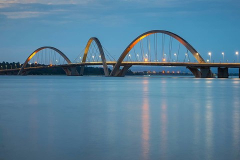 The Juscelino-Kubitschek bridge spans Lake Paranoa