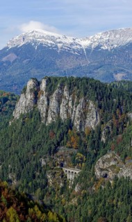 Krauselklauseviadukt with Pollereswand and Raxeres massif with Heukuppe