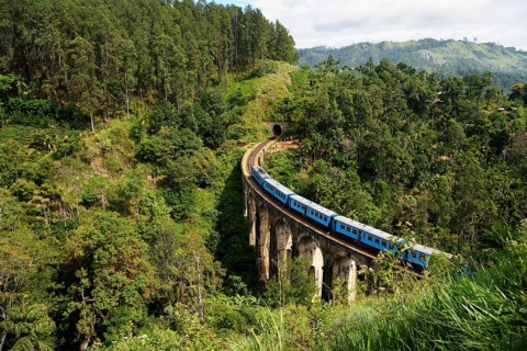 Train on the Nine Arches Bridge in the highlands near Ella