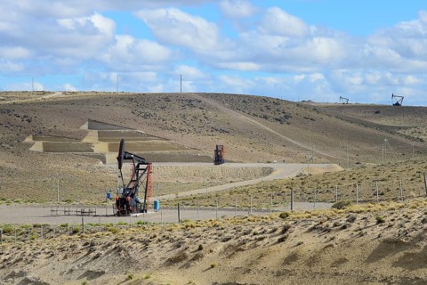 Oil production at Punto El Chulengo
