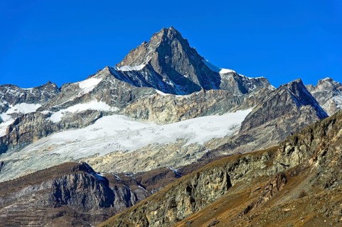 Zinalrothorn and strongly shrunken Rothorn Glacier