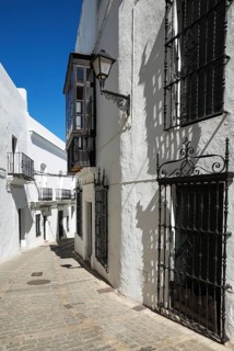 Alleyway and brilliantly whitewashed