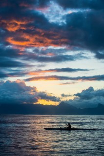 Silhouette of kaykaer