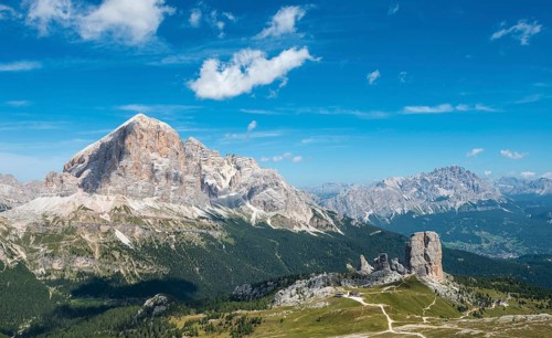 Hiking trail to Nuvolau