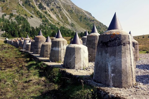 Tank barrier