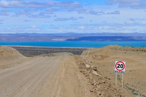 Gravel road Ruta 40 with speed limit 20 Km/h