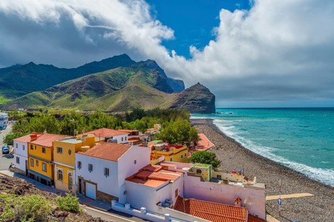 Houses and Parque Ruben Perez on Charco de la Aldea