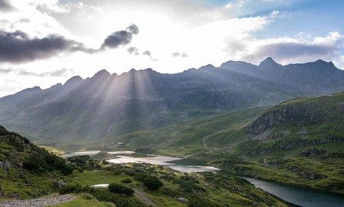 View of Unterer Giglachsee with morning sun