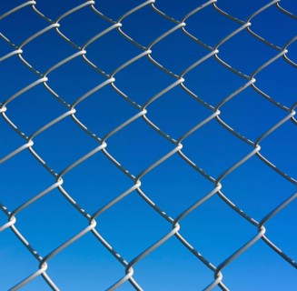 Wire mesh fence