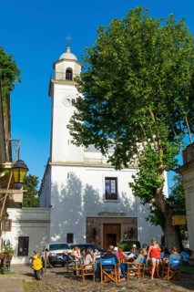 Street cafe in front of the church Matriz