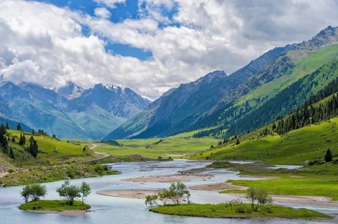Aksu or Saryjaz river