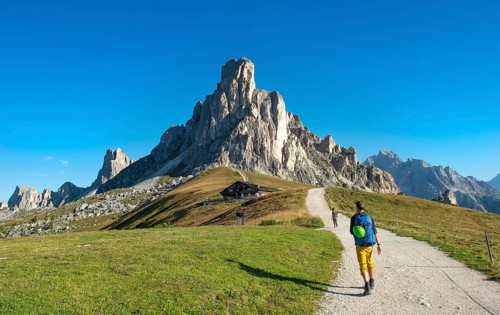 Hiker on the hiking trail to the Nuvolau