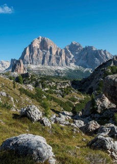 Hiking trail to Nuvolau