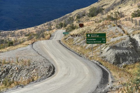 Section of the Carretera Austral with curves